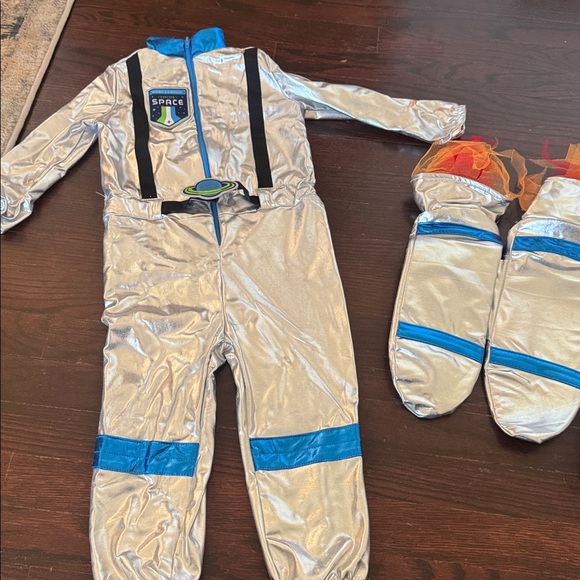 Spirit Silver and Blue Astronaut Costume for Toddlers - Picture 3 of 8